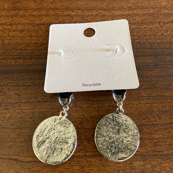 Skull Swirl Dangle Drop Earrings - Picture 4 of 4